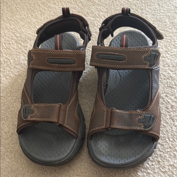 NWOB Skechers Sandals Mens Goodyear Relaxed Fit Brown Adjustable - Size 10 - Picture 1 of 9